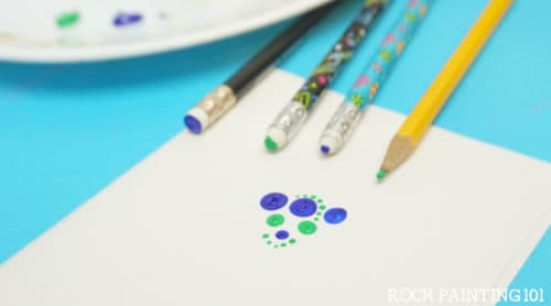 Dot painting for beginners. Learn how to paint rocks with this dotted rock technique. Perfect for rock painting beginners. From dotting tools to simple dotting techniques.