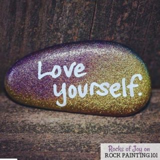 How to make beautiful kindness rocks using spray paint - Rock Painting 101
