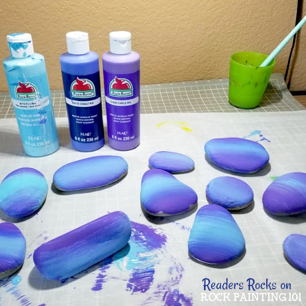 How to quickly make a beautiful gradient base coat Rock Painting 101