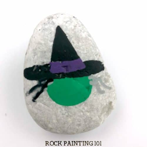 These witch rocks are perfect for hiding around for Halloween. Trick or treaters will love these fun Halloween rocks! #witch #halloween #paintedrocks #rockpaintingidea #howtodrawawitch #witchrocks #rockpainting101