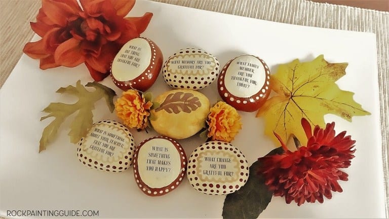 These conversation starters are perfect for your Thanksgiving dinner table.
