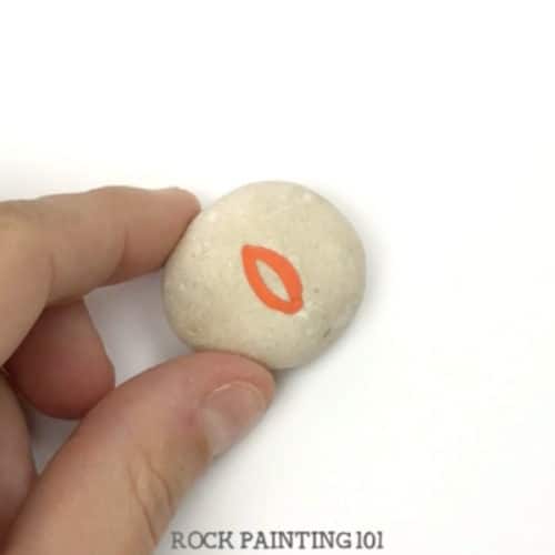 These simple pumpkin rocks are quick to create and perfect for decorating this fall. Use them to spread kindness or to decorate your Thanksgiving table. #pumpkinrocks #fallrocks #thanksgivingrocks #paintedrocks #quickrocks #5minuterocks #howtopaintrocks #howtodrawapumpkin #rockpainting101