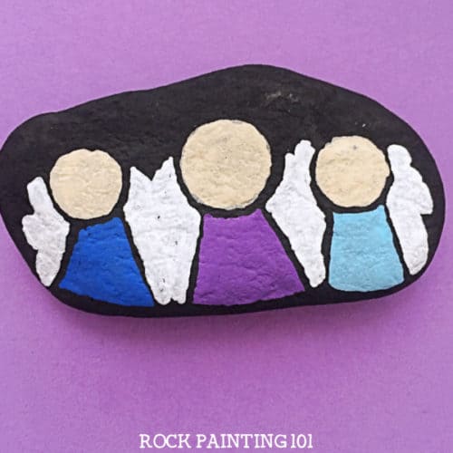 This angel rock painting idea is a super fun way to paint rocks this Christmas. Hide them in your neighborhood, or put them in a stocking. They are sure to brighten someone's day! #angel #christmasangel #howtopaintanangel #angelrocks #rockpaintingideas#christianrocks #rockpainting101
