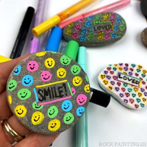 5 tips to start hand lettering on painted rocks - Rock Painting 101