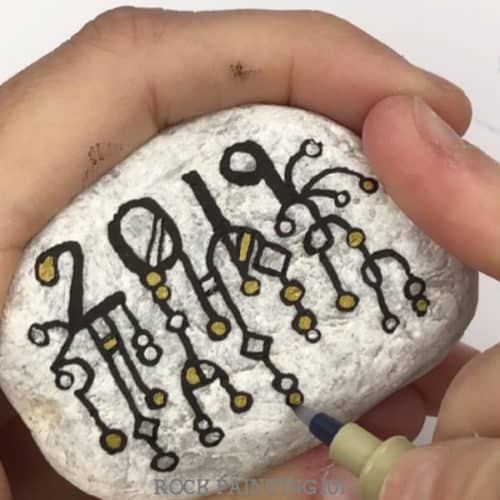 Get ready for New Years with this Zendangle rock painting idea. These are perfect for hiding this season or decorating the table at your New Years Eve party. #newyears #2019 #countdown #zendangle #dangles #rockpainting101