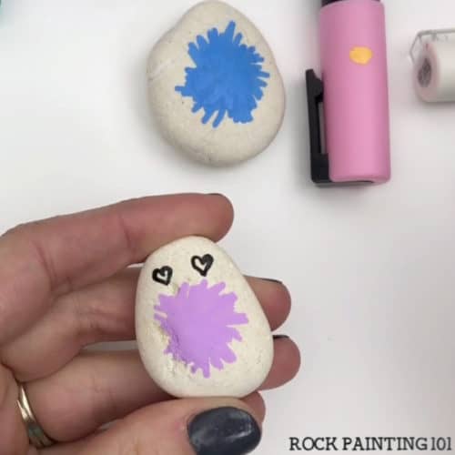 Learn how to draw a love bug with this simple and fun video tutorial. Lovebug crafts are perfect for celebrating Valentine's Day with your loved ones. #rockpainting101