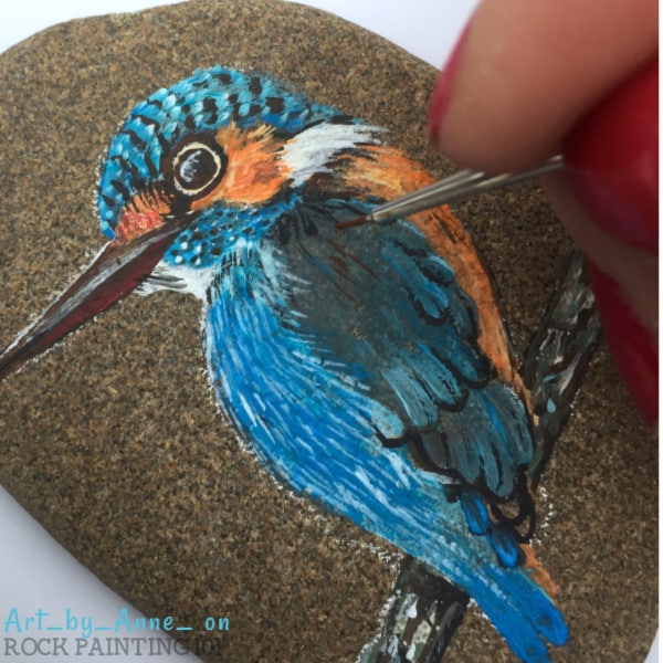 How to paint feathers to make a realistic bird Rock Painting 101